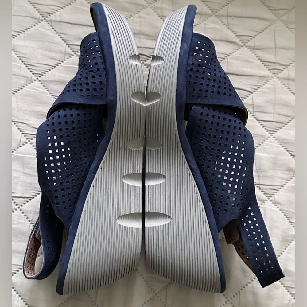 Clarks Artisan Clarene Award Blue Nubuck Slingback Wedge Sandals